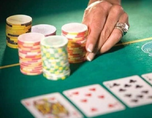 danh bai bip poker bang giau bai